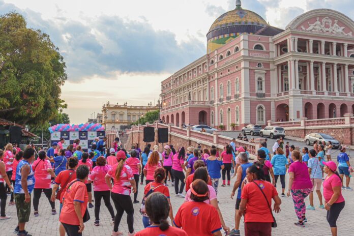 Arena Rosa e Azul atrai 500 idosos para a conscientização preventiva ao câncer