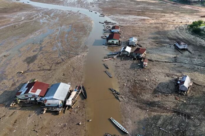 Seca dos rios na Amazônia afeta crianças três países.