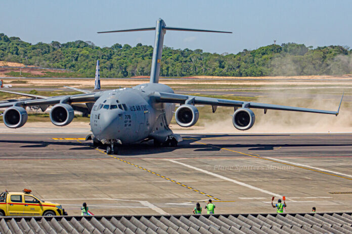 Cargueiro da Força Aérea dos EUA sinaliza visita de Joe Biden a Manaus