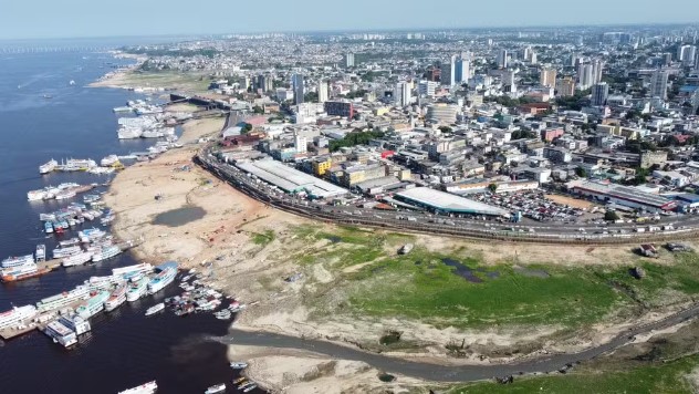 Após enfrentar uma das maiores secas da história, o nível do Rio Negro, em Manaus, subiu 2,01 metros nos primeiros 22 dias de novembro.