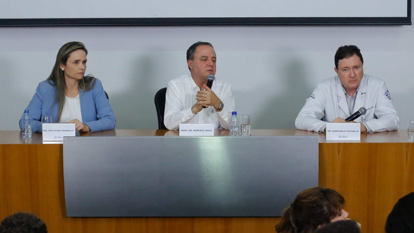 Equipe de médicos do presidente Lula concedeu entrevista após procedimento cirúrgico.