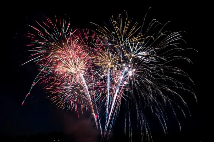 Fogos de artifício podem causar acidentes se não manipulados com cuidado.