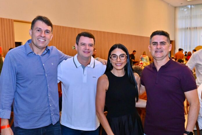 prefeito de Manaus, David Almeida, juntamente com a Secretária da Semsa, Shádia Fraxe, e os subsecretários Djalma Coelho e Nagib Salem.