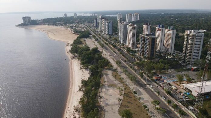 Rio Negro atinge 15,54 metros e Praia de Ponta Negra pode ser reaberta