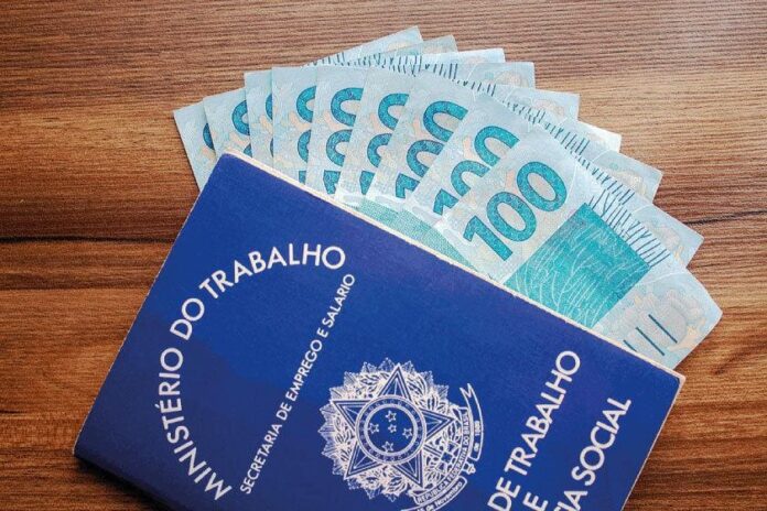 Decreto do novo salário mínimo deve sair nos próximos dias.