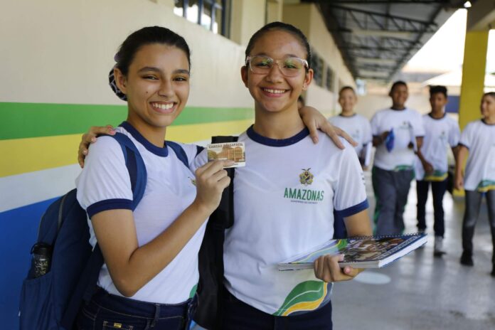 O Governo do Amazonas realizou o repasse de R$ 18,4 milhões à Prefeitura de Manaus para a manutenção do Passe Livre Estudantil.