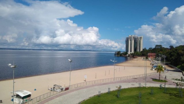 A Prefeitura de Manaus anunciou a reabertura da praia do complexo turístico Ponta Negra, na zona Oeste da cidade, para o banho.