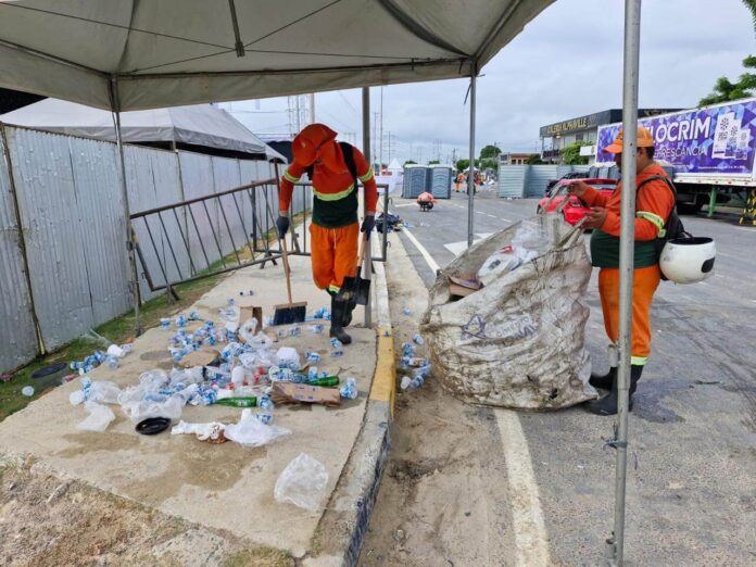 Após as festividades de Réveillon que reuniram milhares de pessoas, a Prefeitura realizou um mutirão de limpeza em diversos pontos da cidade.