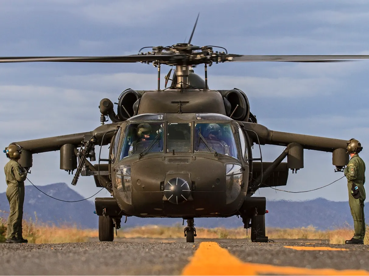 Helicóptero Black Hawk, do mesmo modelo do que o que colidiu com avião comercial nos EUA.