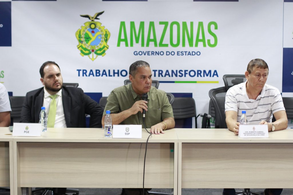 Representantes da SSP-AM falaram sobre estacionamentos irregulares em coletiva.
