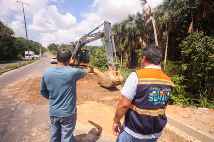 A Prefeitura de Manaus iniciou uma obra emergencial de contenção na avenida desembargador Paulo Jacob, localizada no bairro da Paz.