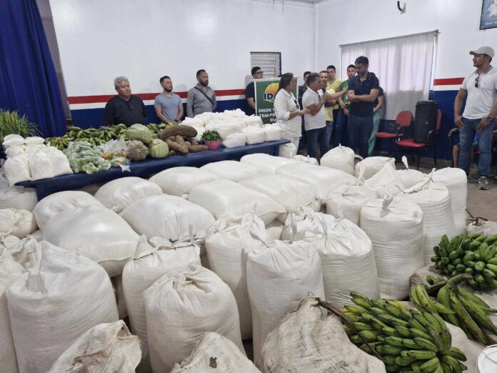 Agricultores indígenas de Eirunepé realizaram a entrega de sete toneladas de alimentos destinados à Casai e ao Cras do município.