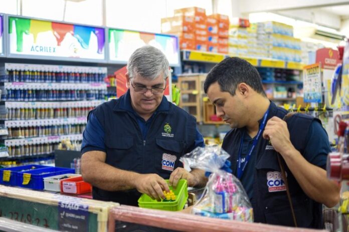 Procon-AM dá alertas sobre listas de materiais escolares pedidas por escolas.