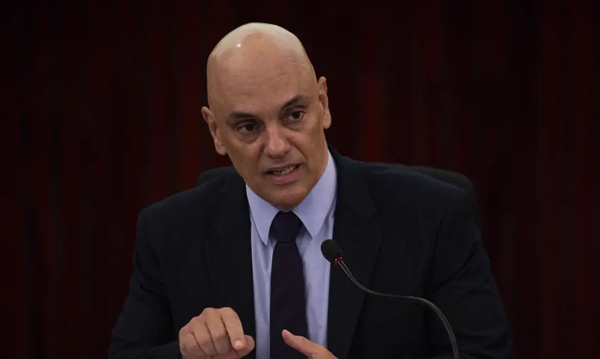STF: Moraes adverte Bolsonaro por violar proibição de uso das redes sociais