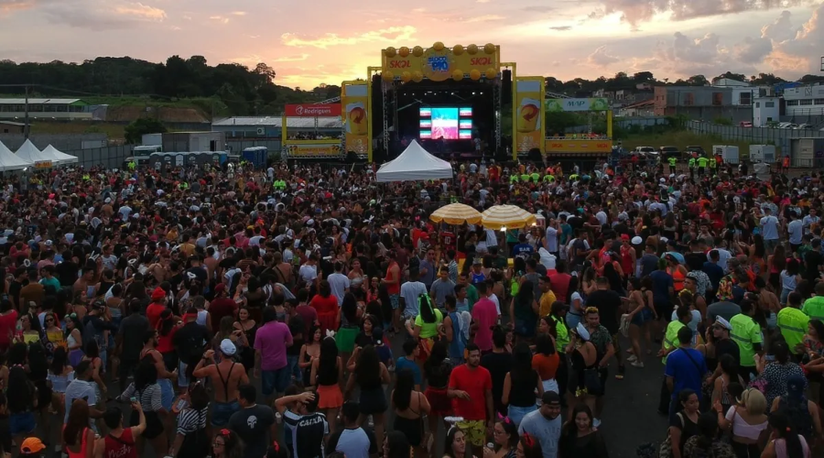 Golpes financeiros são comuns no carnaval de rua. Veja como curtir com segurança.