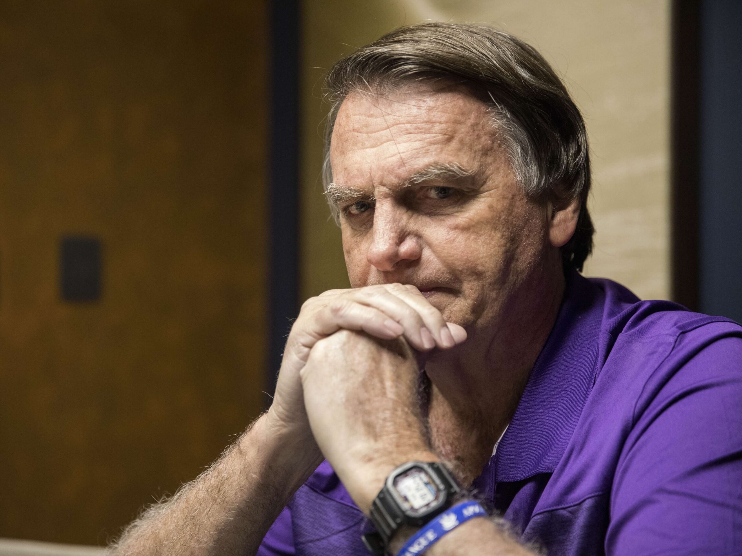 Moraes autoriza Bolsonaro a deixar prisão domiciliar para fazer exames
