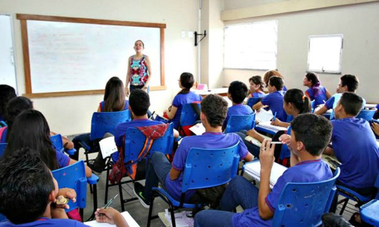 Alunos da rede pública que integram o CadÚnico podem participar do Pé-de-Meia.