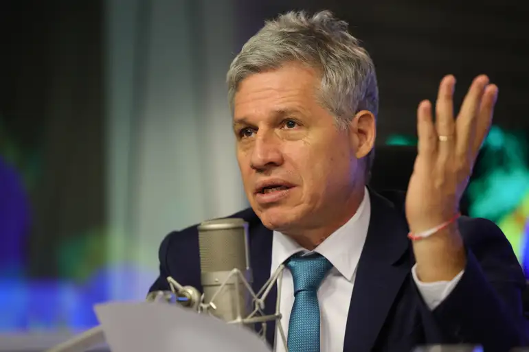 Ministro Paulo Teixeira disse que valores dos alimentos devem baixar ainda mais nas próximas semanas.