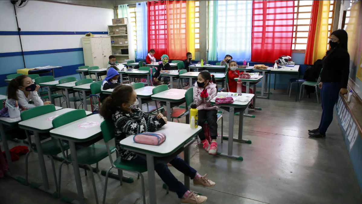 Projeto proíbe escolas de recusarem matrículas de alunos com deficiência.