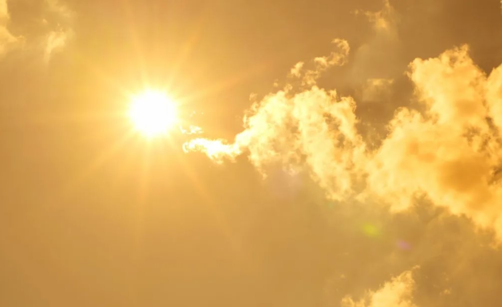 A quinta onda de calor de 2025 continua afetando o Brasil e deve manter temperaturas elevadas até o dia 9 de março.