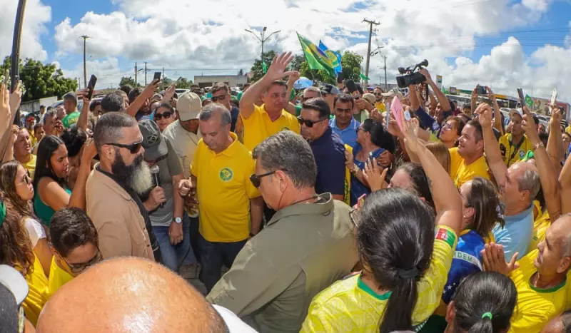 Bolsonaro passou por cirurgia no trato intestinal e está estável.
