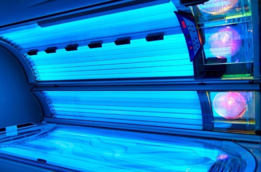 Câmaras de bronzeamento artificial são proibidas no Brasil desde 2009.
