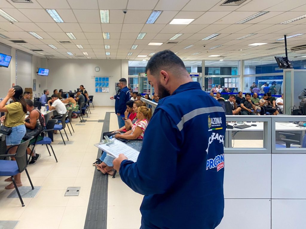 Demora excessiva no atendimento vai contra a Lei das Filas.