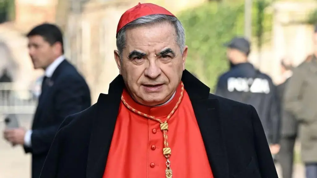 Cardeal Giovanni Angelo Becciu foi condenado por fraude e desvio de dinheiro em 2023.