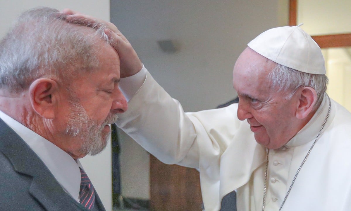 Lula, que é católico, decretou luto de 7 dias após falecimento do pontífice.
