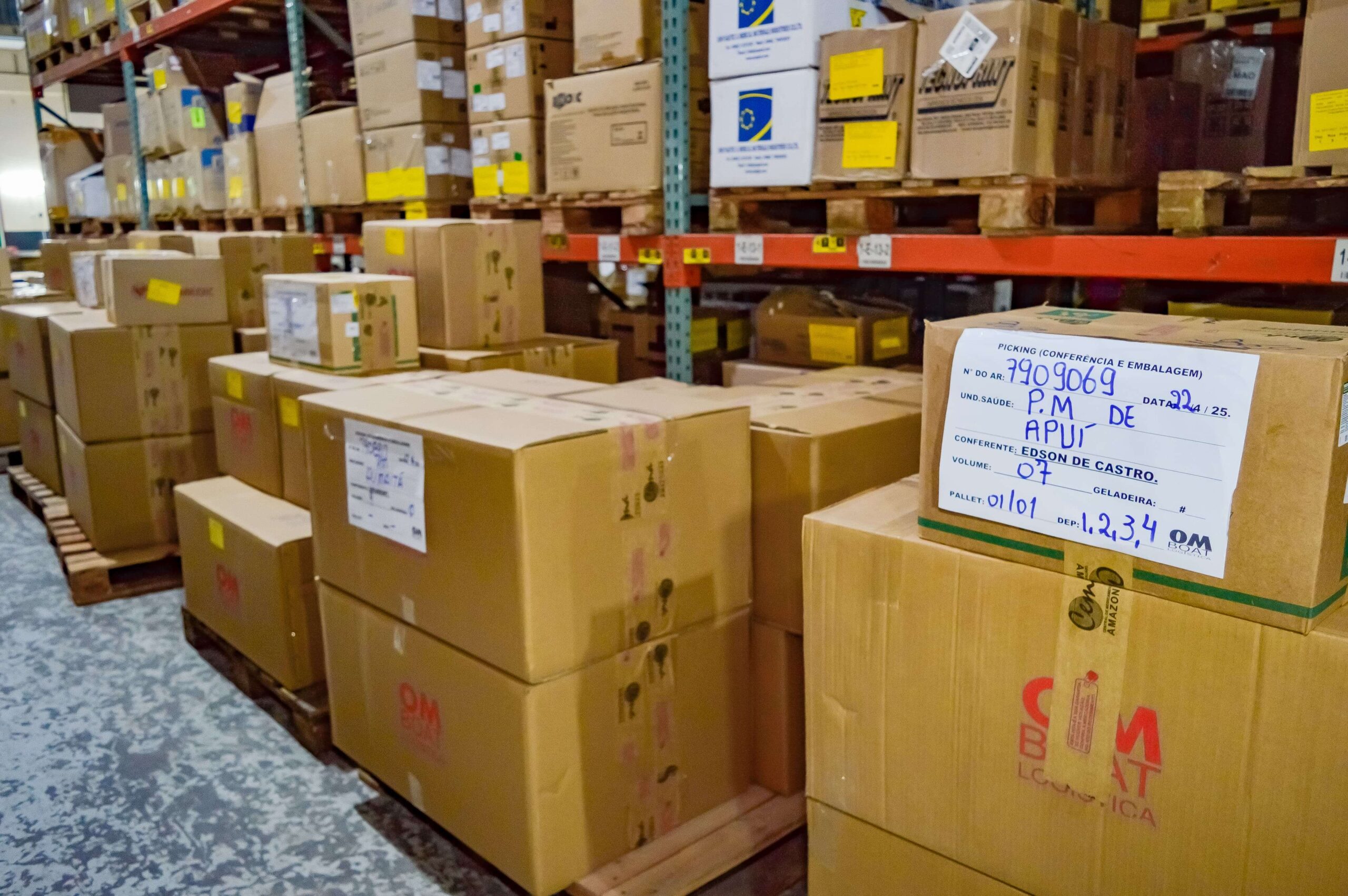 O Governo do AM começou a distribuir kits de medicamentos e produtos para a saúde aos municípios do interior afetados pela cheia dos rios.