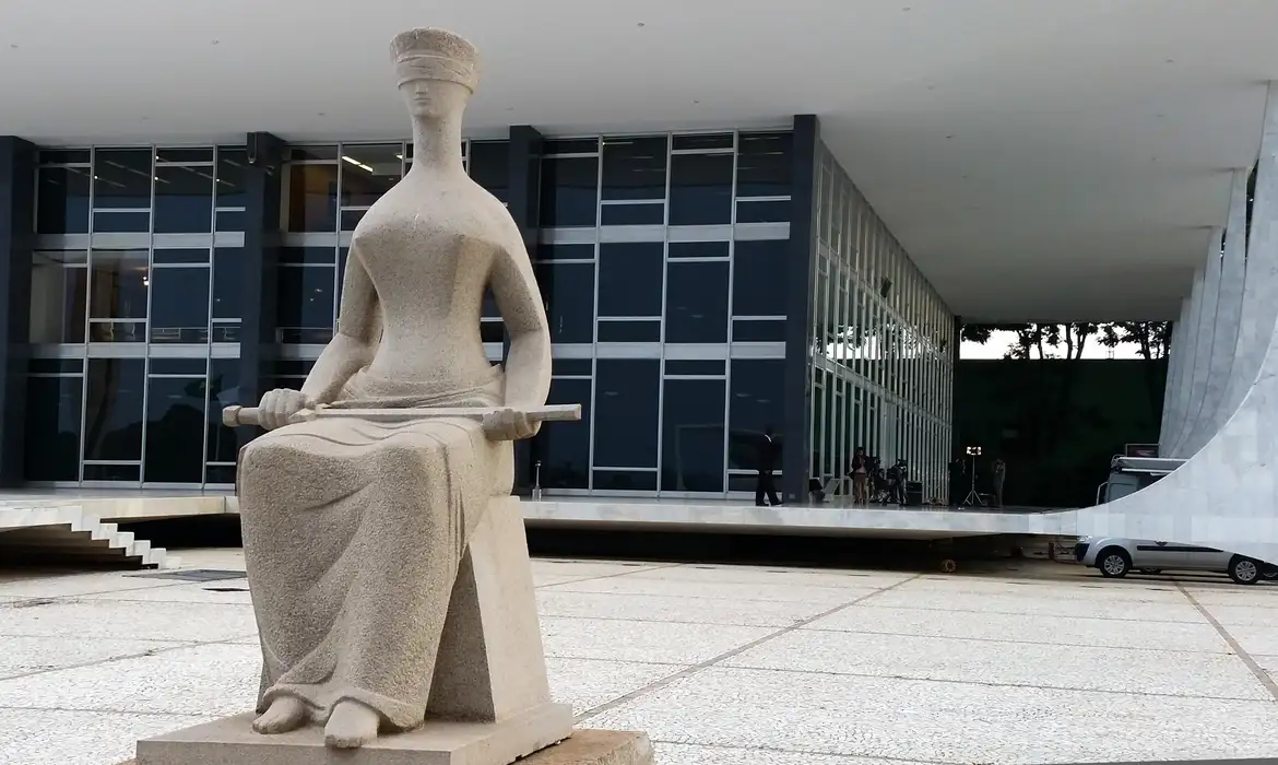 Depoimentos de testemunhas se estendem até o dia 2 de junho.