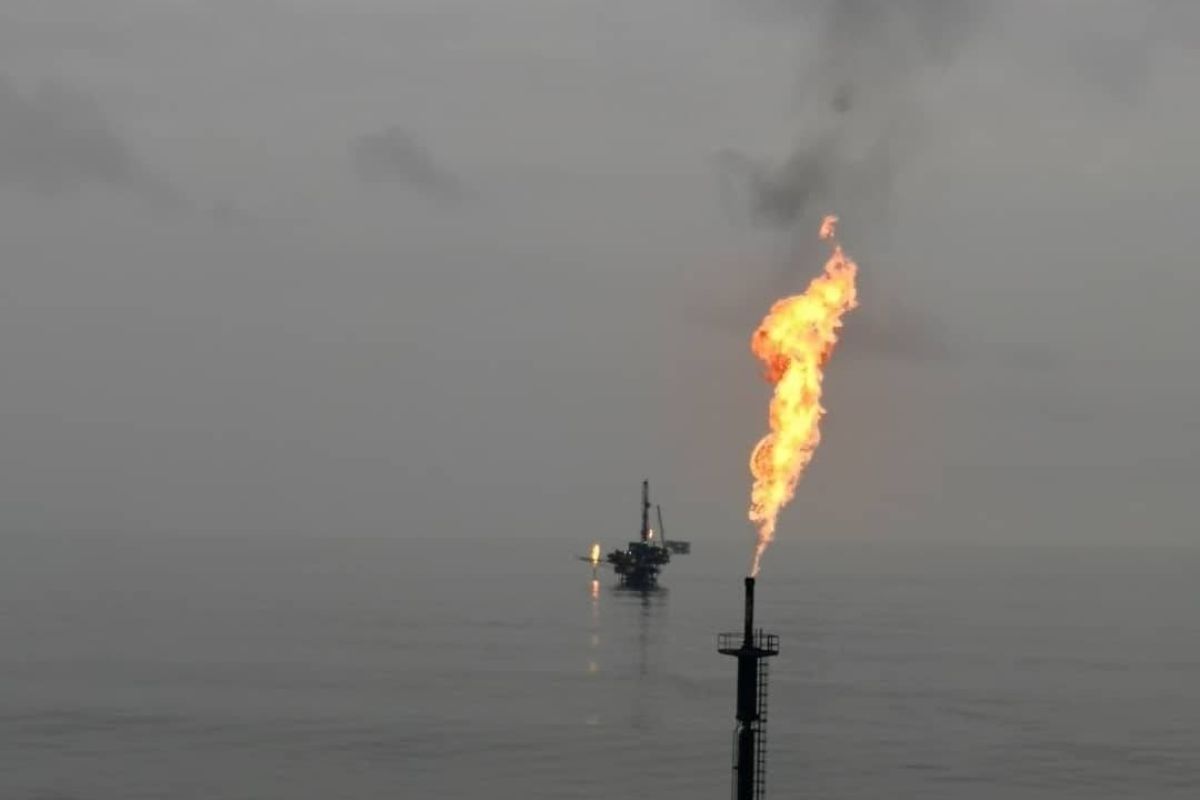 Navio colidiu com plataforma da empresa Perenco.