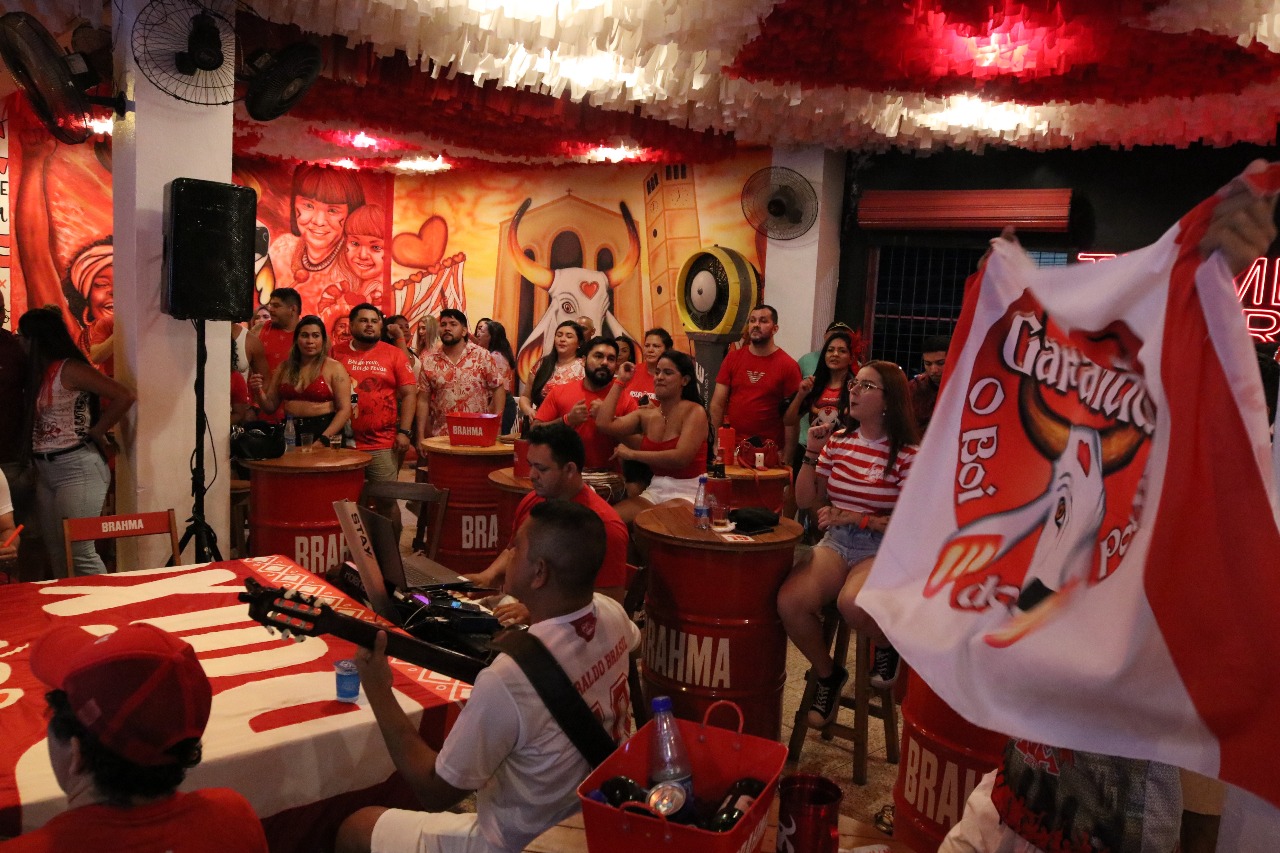 Parintins 2025: bares temáticos dos bumbás atraem torcedores devido a proximidade do festival