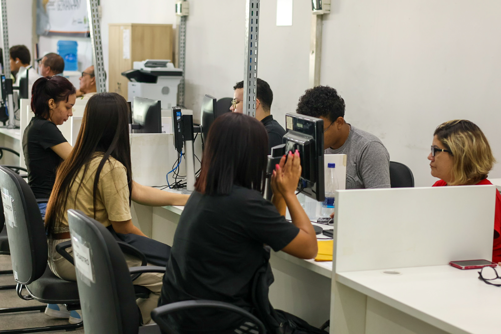Sine Amazonas divulga 227 vagas de emprego para esta segunda-feira (5)