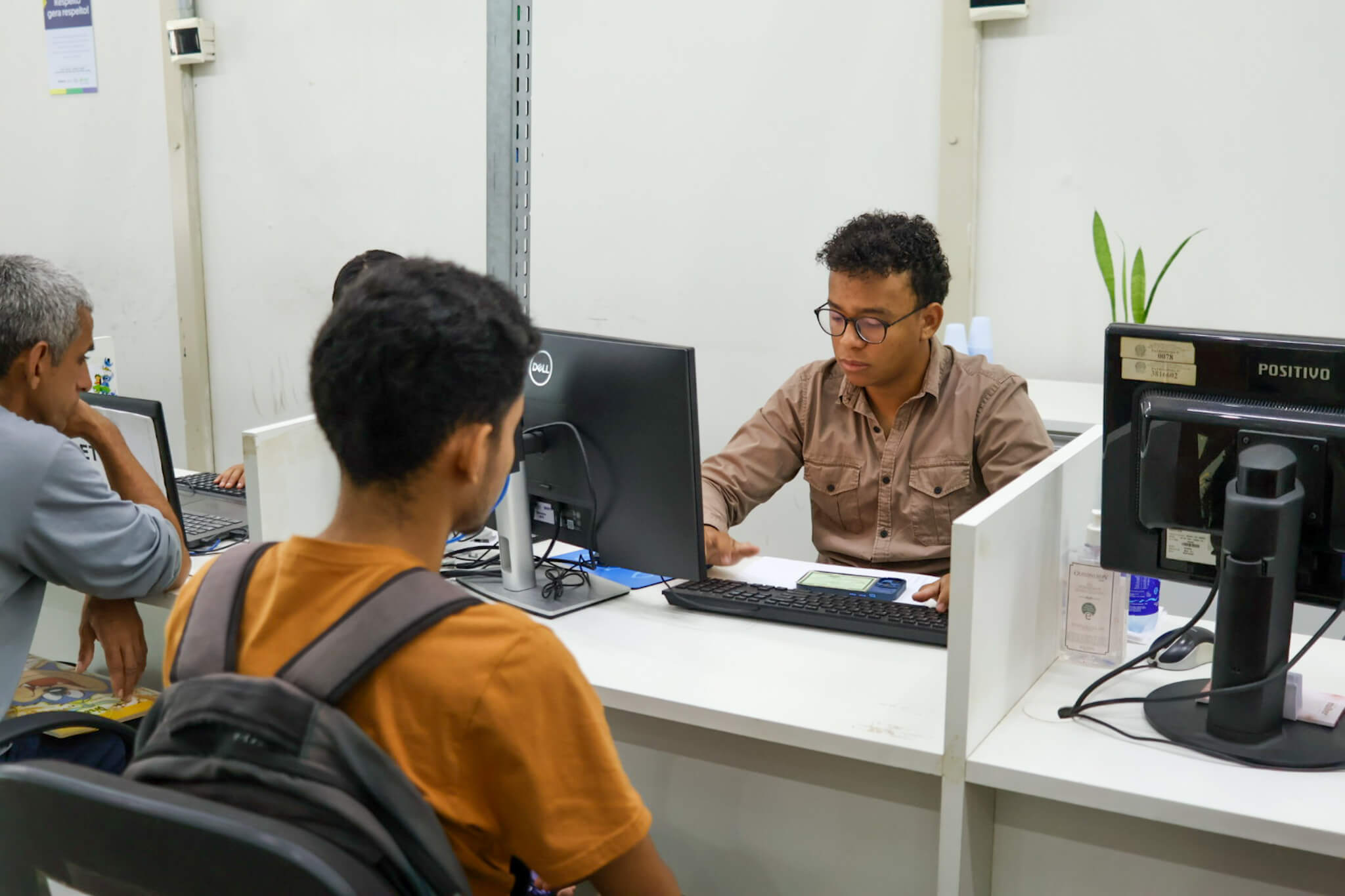 O Sistema Nacional de Emprego (Sine Amazonas) divulga, nesta sexta-feira (09/05), 236 oportunidades de trabalho em diversas áreas.