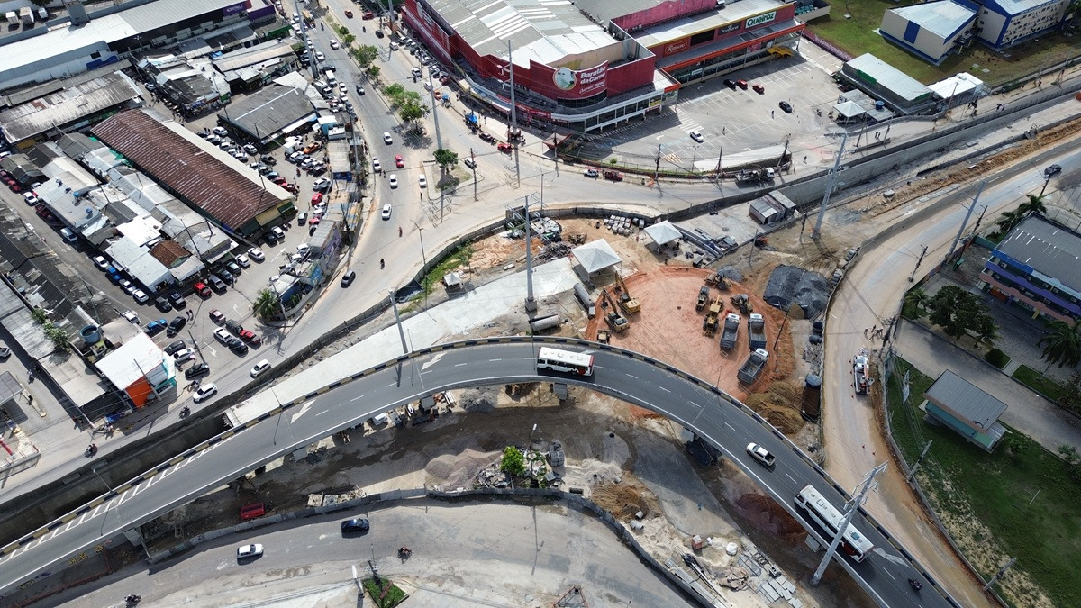 Prefeitura de Manaus atua em remanejamento de postes e avança nas obras do Complexo Viário Rei Pelé