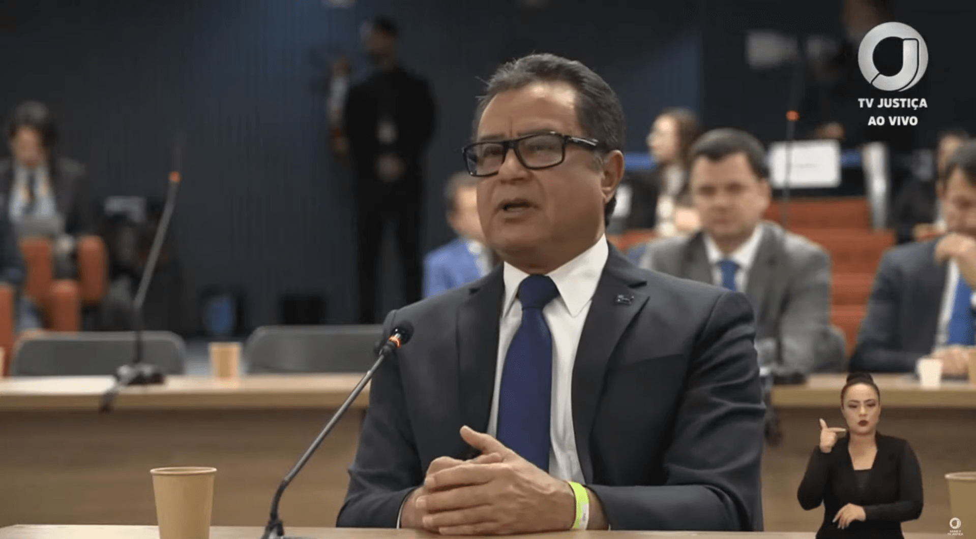 Primeiro depoimento do dia é do ex-comandante da Marinha, almirante Almir Garnier.