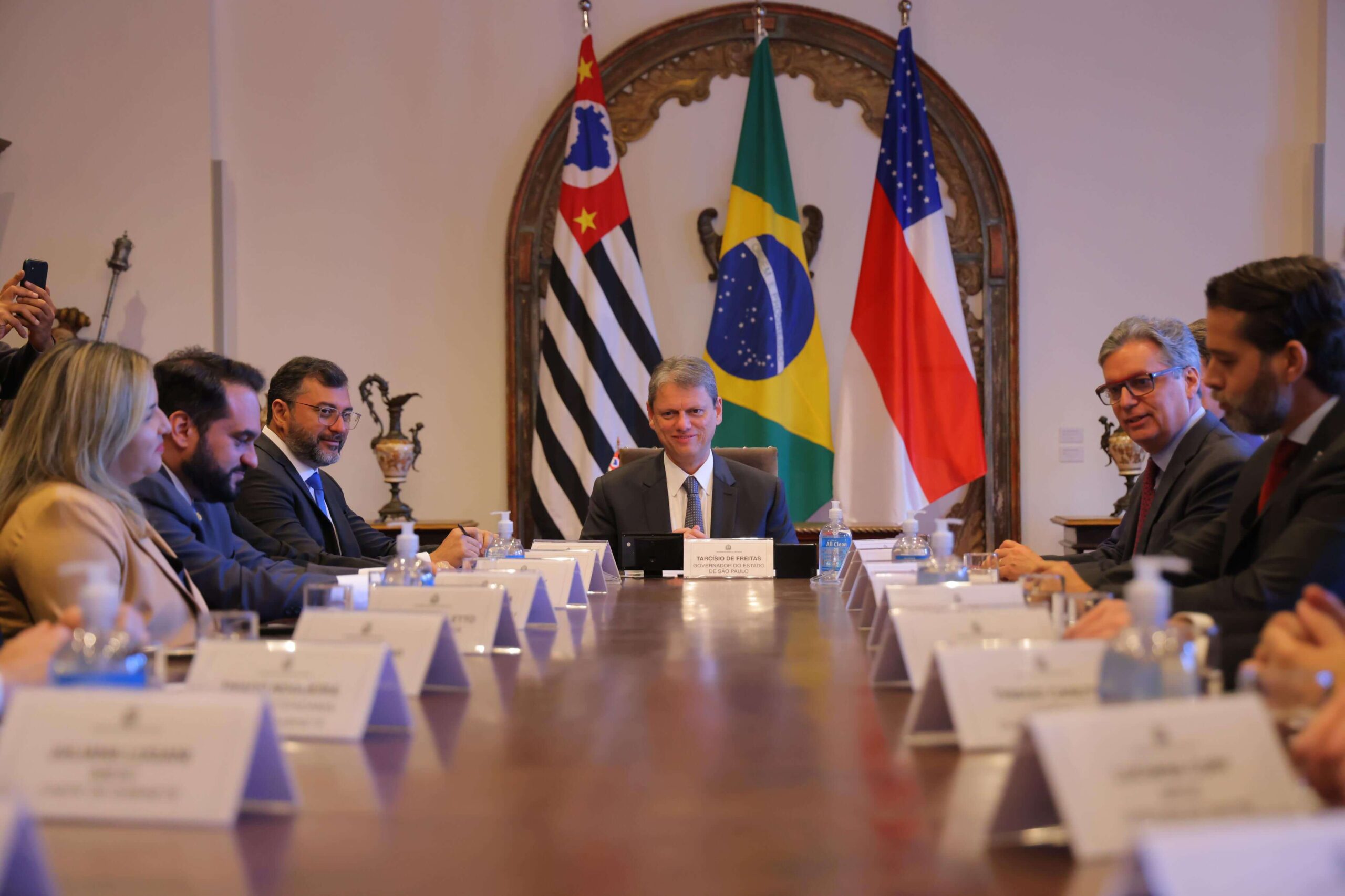 Uma parceria entre os governos do Amazonas e de São Paulo vai possibilitar a realização de 2,5 mil exames de DNA gratuitos no estado amazonense.