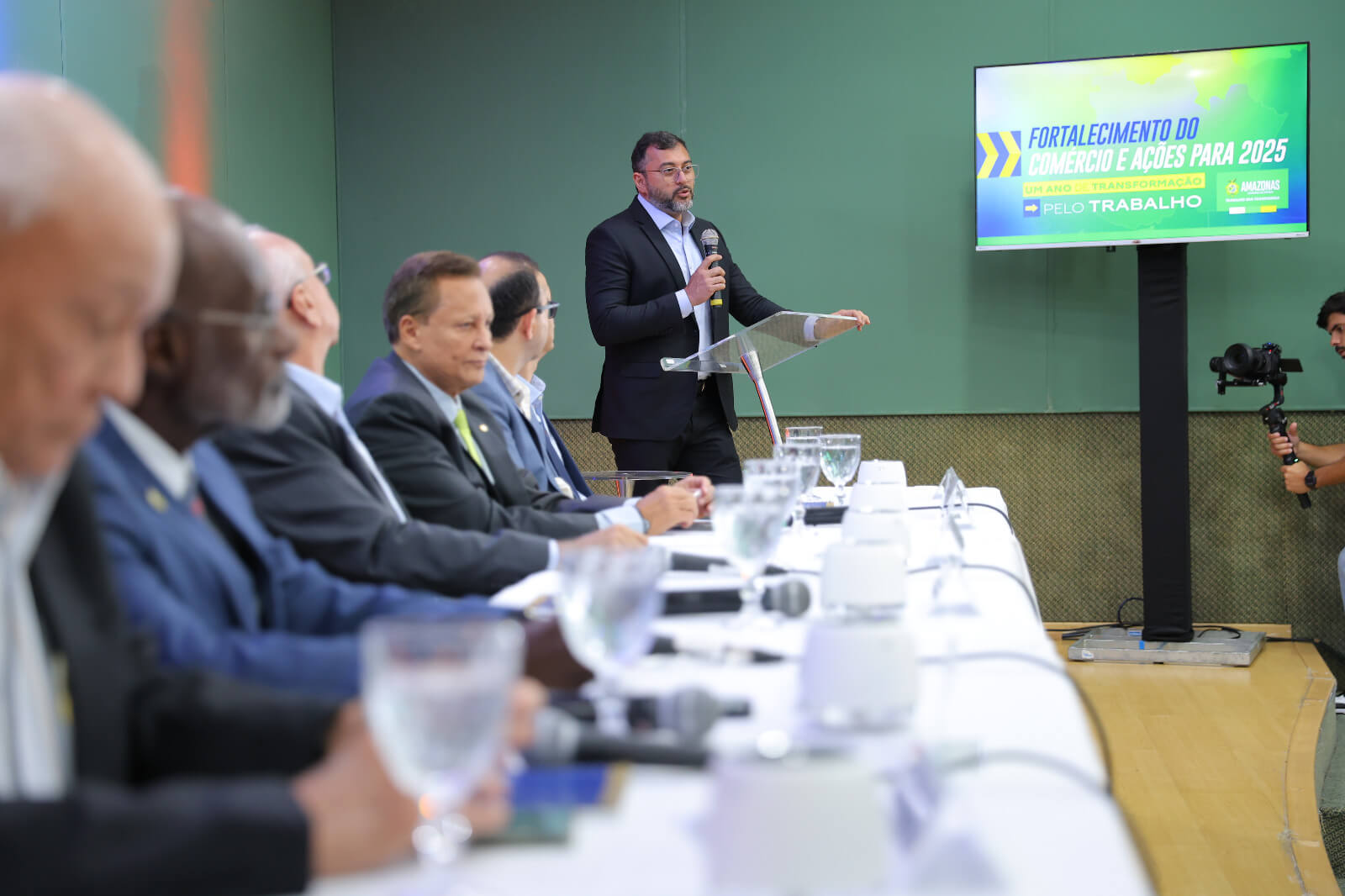 Durante reunião com representantes do setor comercial Wilson Lima, anunciou medidas econômicas e de segurança para enfrentar os efeitos da estiagem.