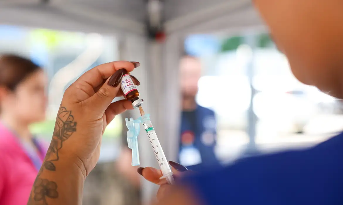 Nova vacina da meningite cobrirá mais sorotipos da bactéria que causa a doença.