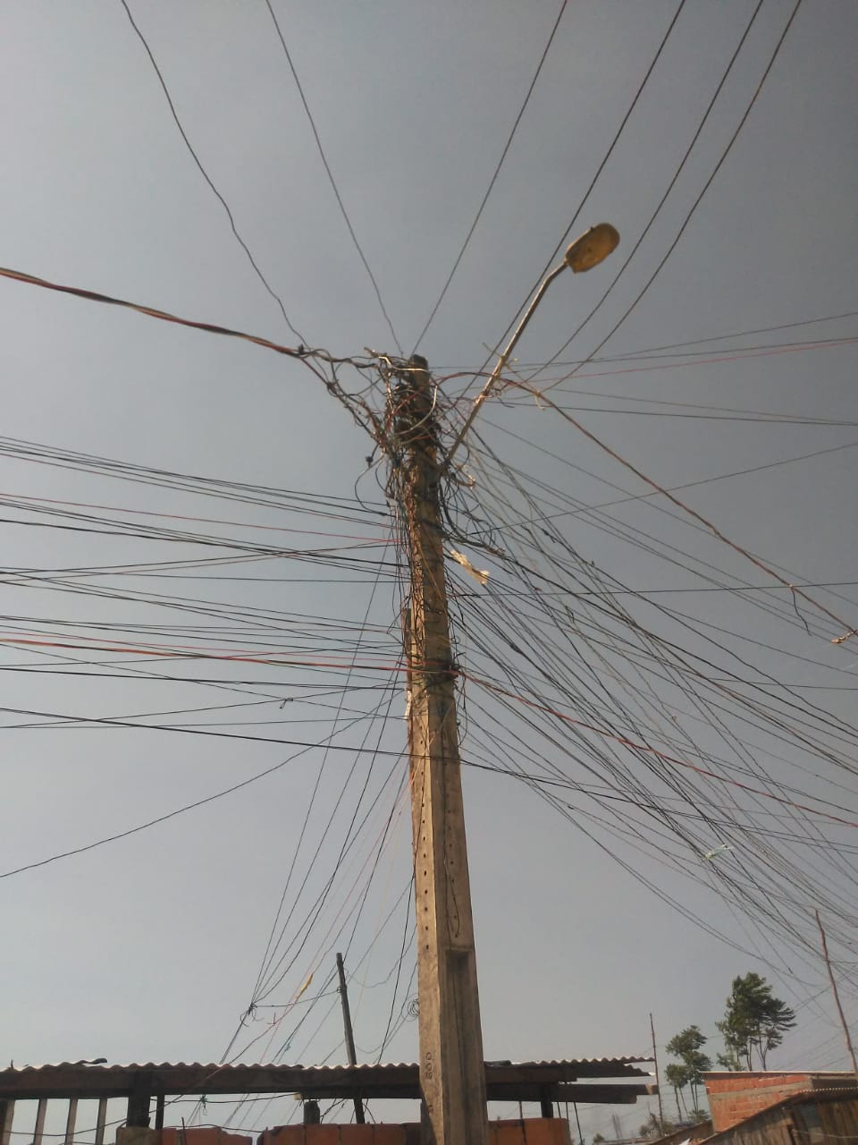 Amazonas está no topo do ranking de perdas de energia por ligações clandestinas