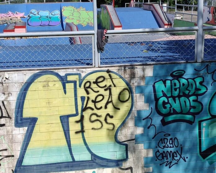 O complexo turístico da Ponta Negra, localizado na zona oeste de Manaus, vem sofrendo com ações recorrentes de pichação.