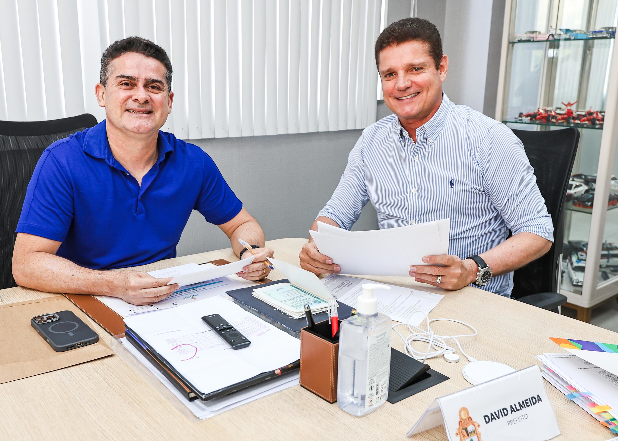 Prefeito David Almeida sanciona lei que garante passe livre a mais de 212 mil estudantes da rede municipal