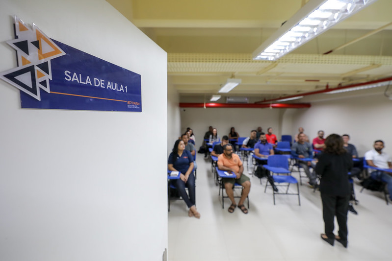 Cursos do Eptran oferecem especialização para motoristas e motociclistas.