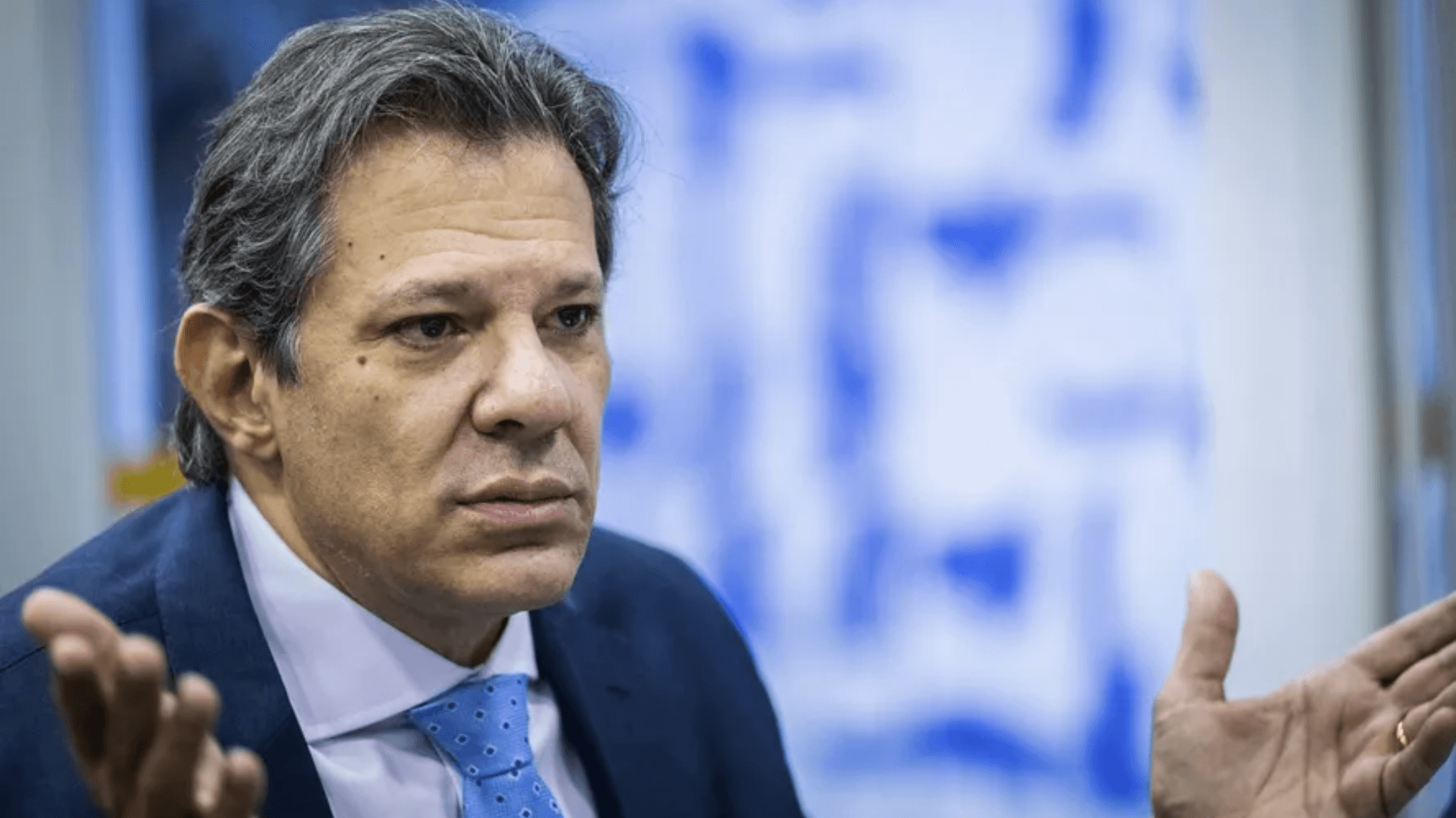 Haddad diz que a única explicação para intervenção de Trump na política brasileira é um conluio da família Bolsonaro.