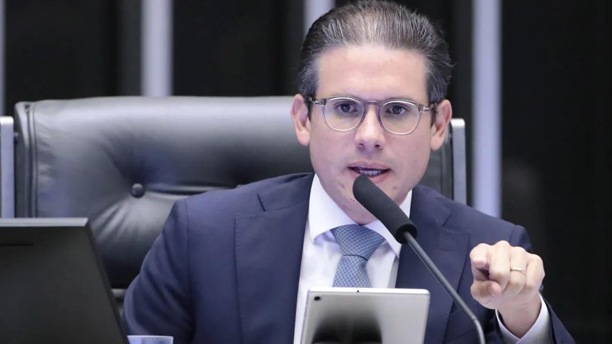 Oposição vai à Câmara, mas Hugo Motta proíbe reunião durante recesso