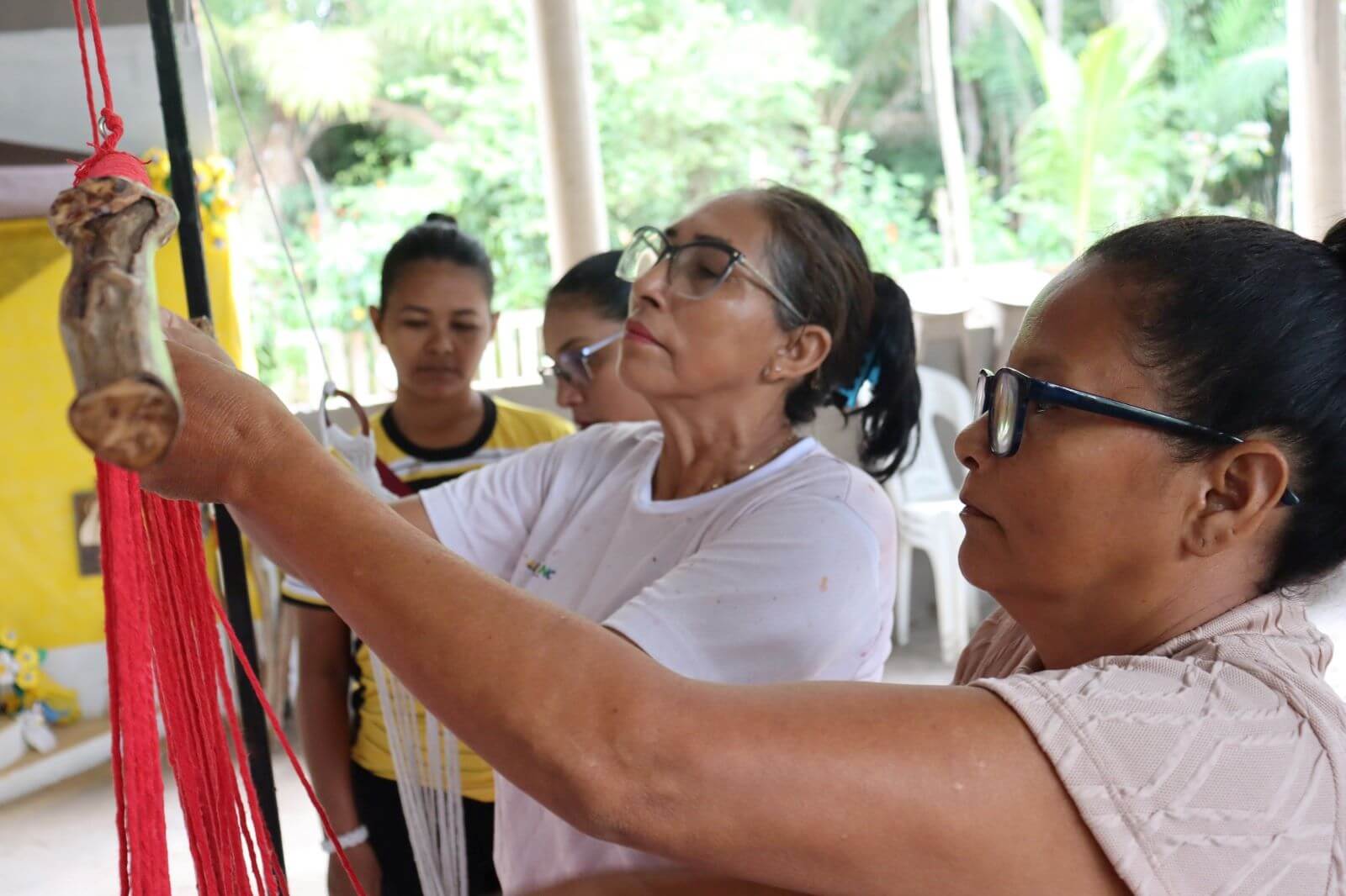 O projeto Vitrine de Saberes Artesanais está promovendo transformação social e econômica em Parintins, a 369 quilômetros de Manaus.