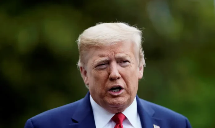 Trump anuncia tarifas de até 100% sobre medicamentos, móveis e caminhões importados a partir de outubroTrump anuncia tarifas de até 100% sobre medicamentos, móveis e caminhões importados a partir de outubro