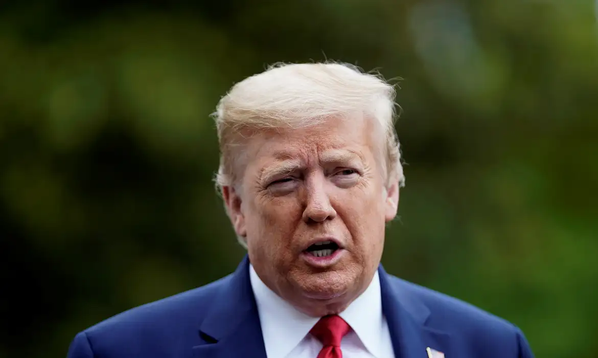 Trump anuncia tarifas de até 100% sobre medicamentos, móveis e caminhões importados a partir de outubroTrump anuncia tarifas de até 100% sobre medicamentos, móveis e caminhões importados a partir de outubro
