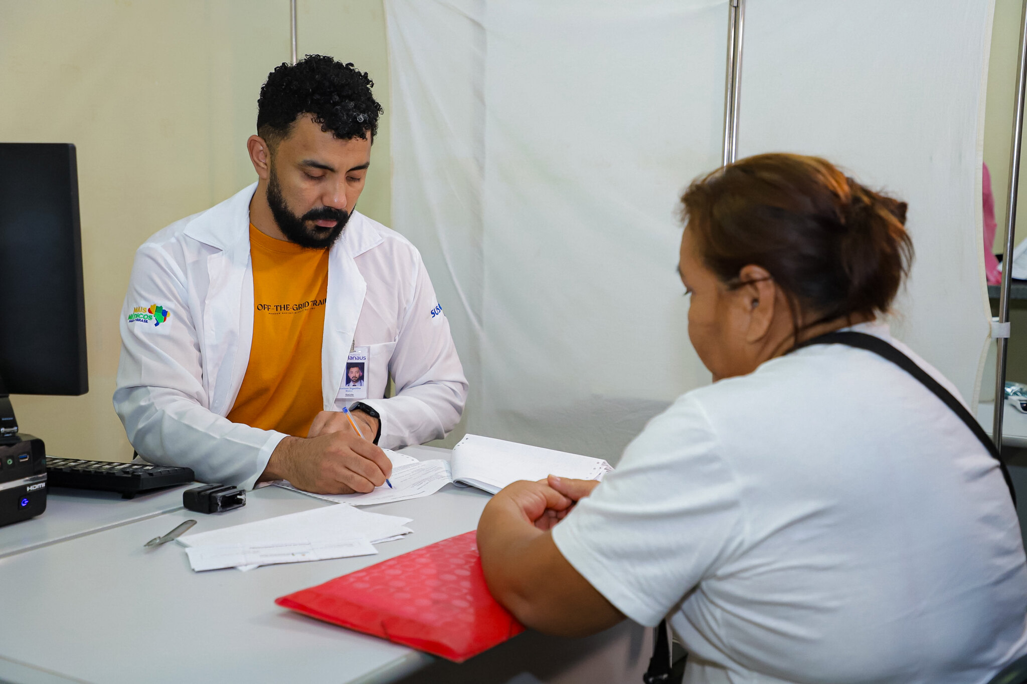Médicos bolsistas atuarão exclusivamente em Manaus.